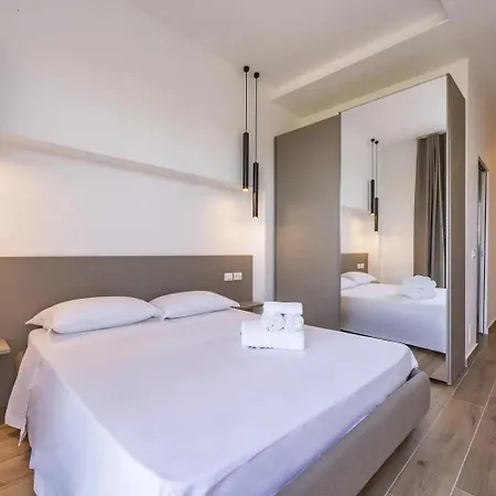 Ξενοδοχείο με διαμερίσματα La Brisa 4*